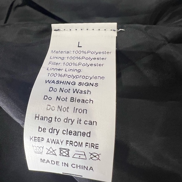 Black Boxy Puffer Vest Size Large cropped - Picture 6 of 7